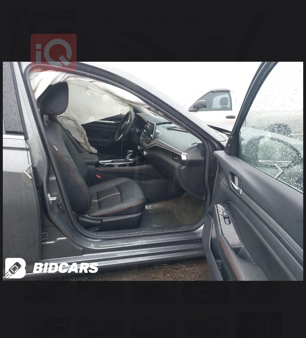 نيسان ألتيما